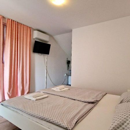 Cozy Room Peny Карловаць Екстер'єр фото
